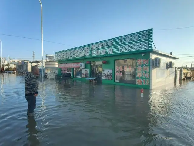 沿海多地突发海水倒灌