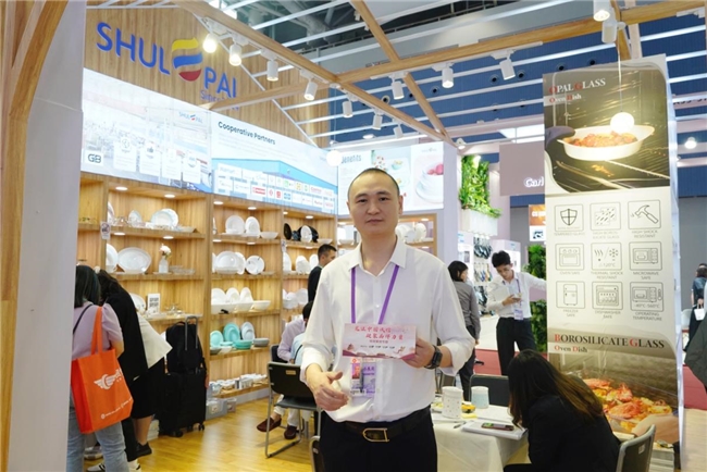 智能环保材料新突破：陈华波引领玻璃瓷性能分析革新